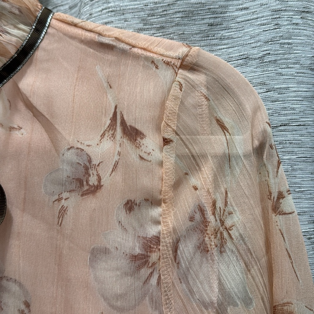 🚨2/$10🚨Feminine floral top - Picture 5 of 9